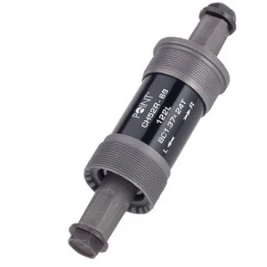 Boitier de pédalier avec axe à emmanchement carré