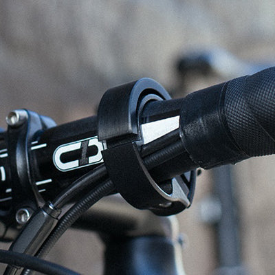 Sonnette pour vélo Classic Large noire Knog Oi – Image 4